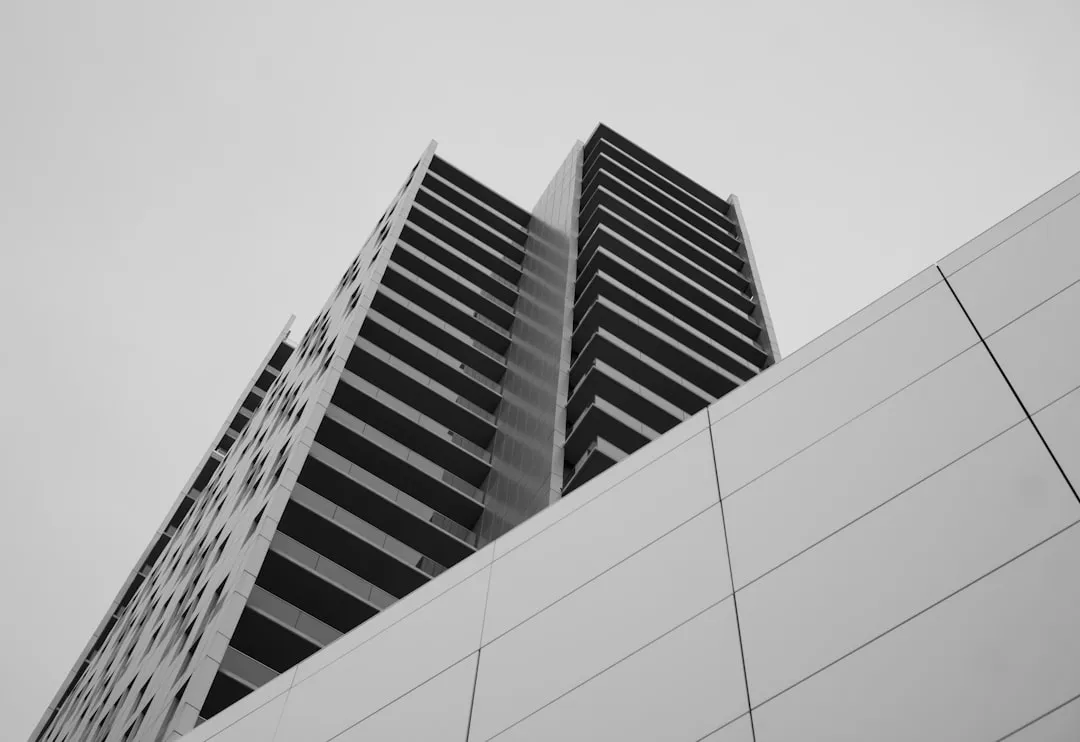 西藏格拉梅朵日用百货与土特产产品线对比分析